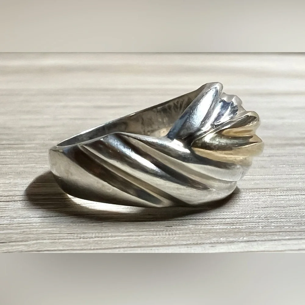 Vintage Designer Signed M. Sterling Silver & 14K Gold Scalloped Ring, Size 6
